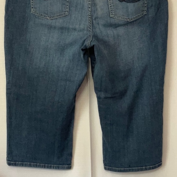 Relativity Women’s Denim Capri Jeans Size 18W - Picture 6 of 11